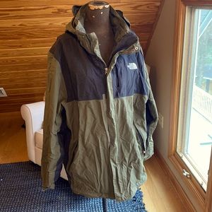 Men’s North Face Outer Shell Jacket SIZE LARGE